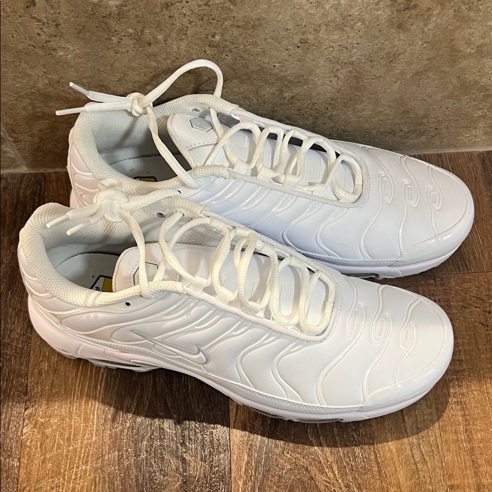 Nike Men's All-White Athletic Golf Shoes